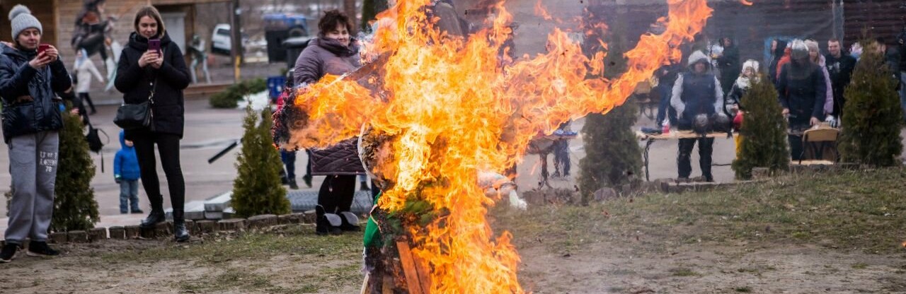 Лицарські бої та спалення опудала влаштували у київському парку: фото