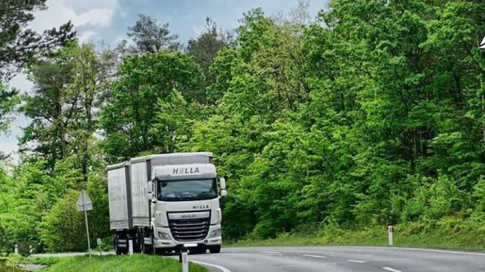 В Україні з 1 червня обмежили рух вантажівок