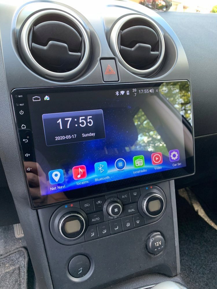 установленное головное устройство на Android в Nissan Qashqai J10